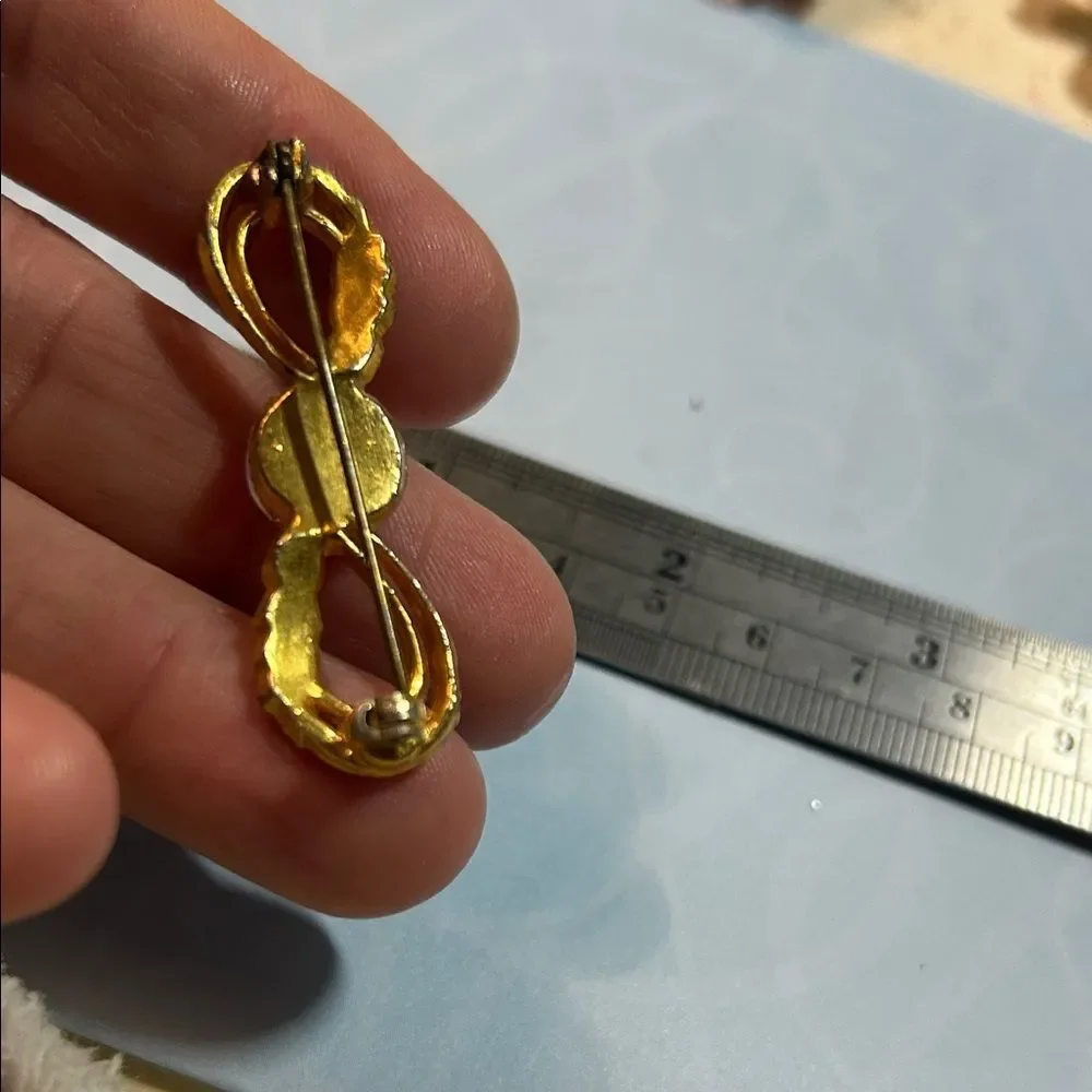 Elegant Gold Infinity Brooch - Picture 4 of 4